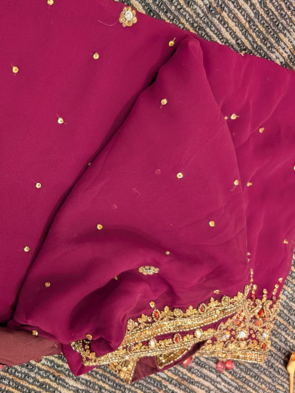 Burgundy Maroon and Gold Saree with Blouse - Picture 4 of 6